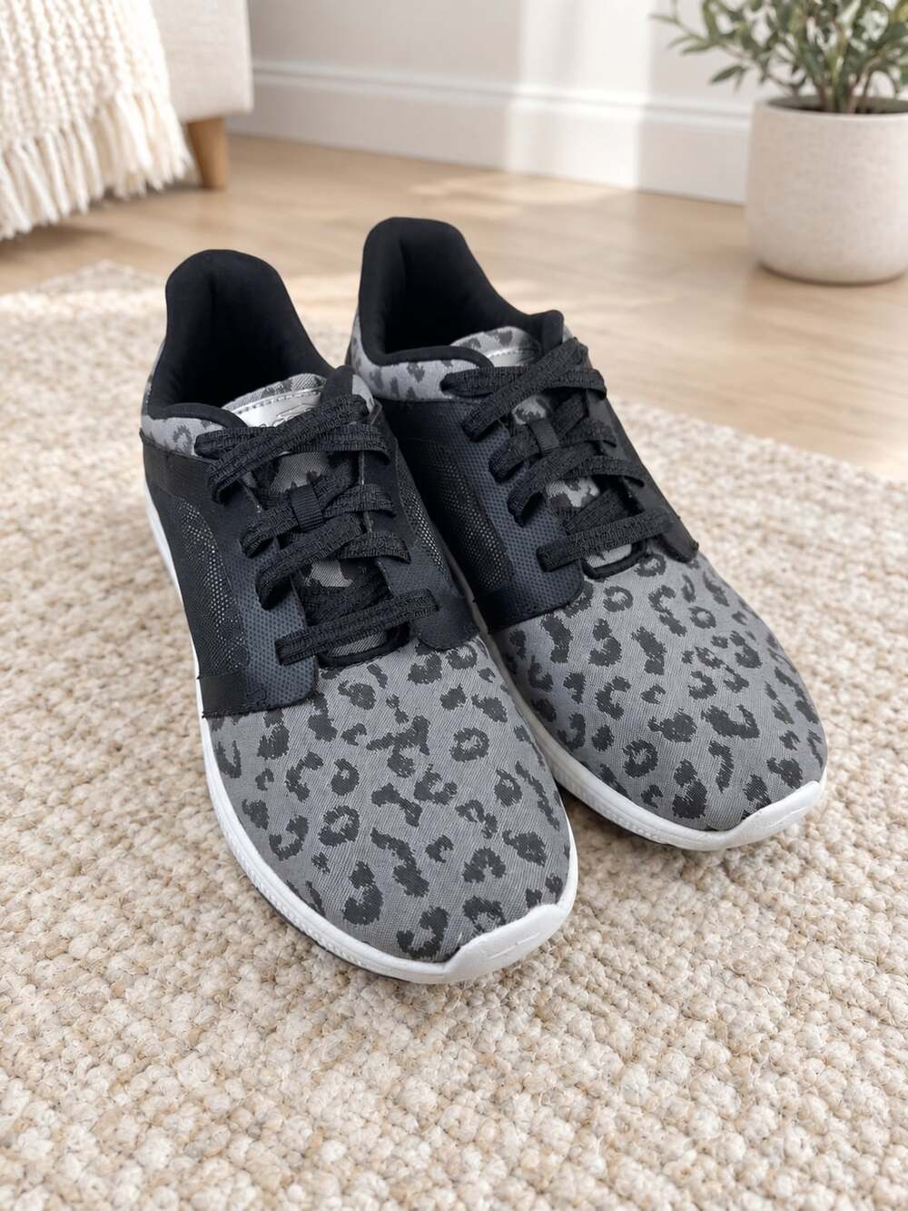 Avia Deluxe Women’s Sneakers 8.5 Gray Leopard Print Memory Foam Athletic